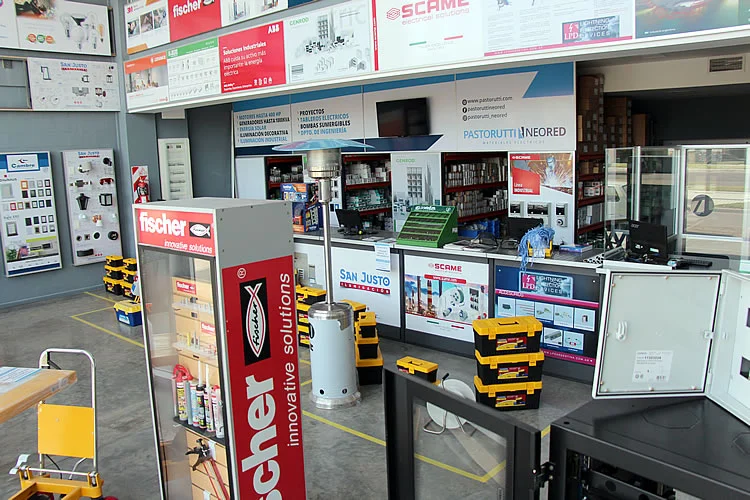 Salón de ventas de una casa de materiales eléctricos y herramientas